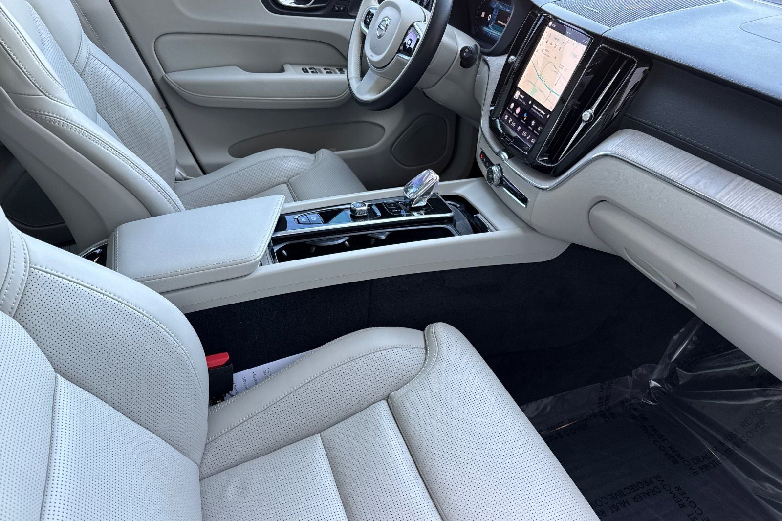 2023 Volvo XC60 B5 Ultimate Bright Theme