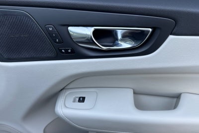 2023 Volvo XC60 B5 Ultimate Bright Theme