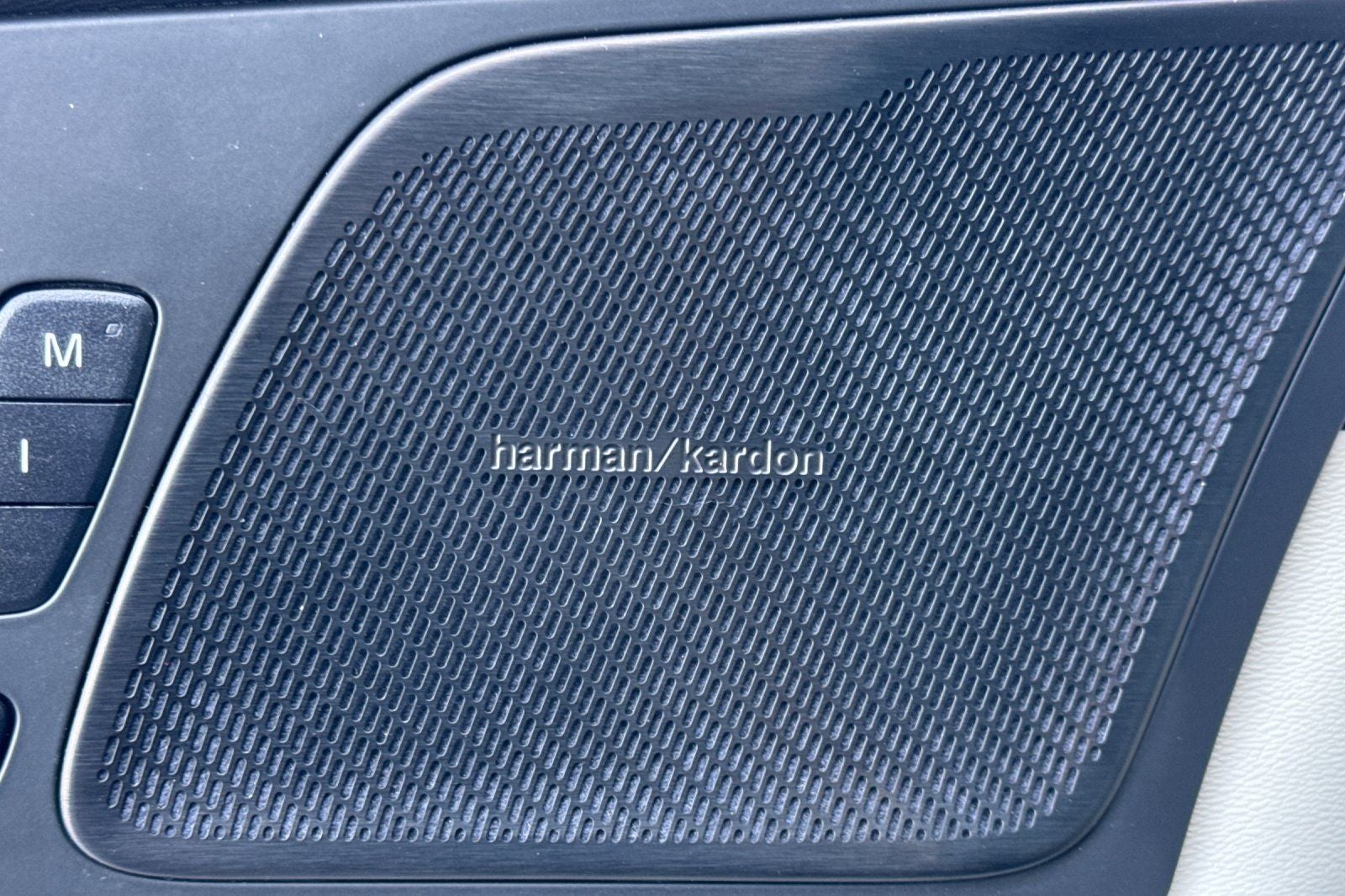 2023 Volvo XC60 B5 Ultimate Bright Theme