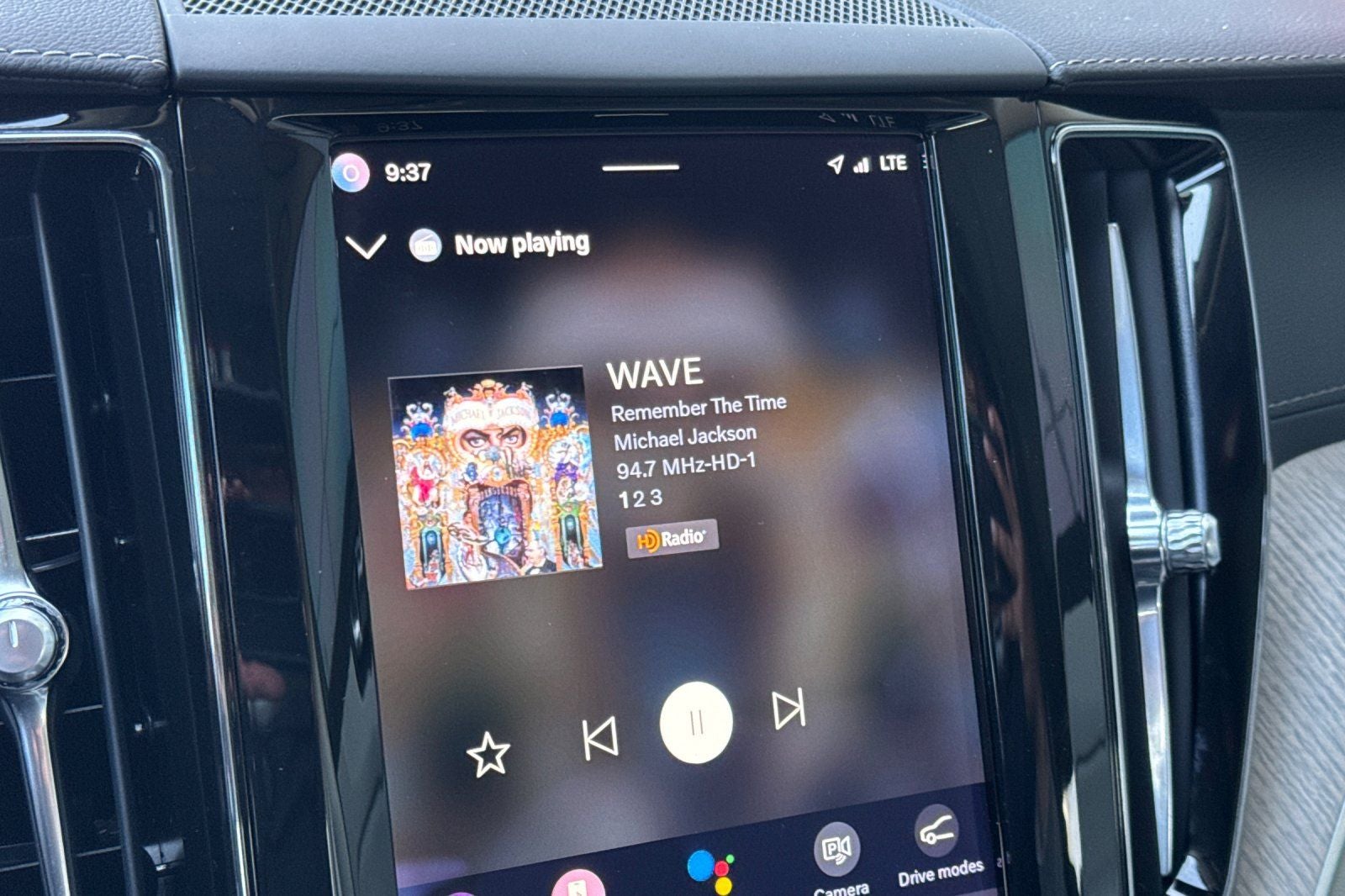 2023 Volvo XC60 B5 Ultimate Bright Theme