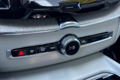 2023 Volvo XC60 B5 Ultimate Bright Theme