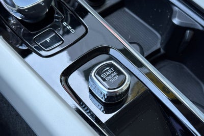 2023 Volvo XC60 B5 Ultimate Bright Theme