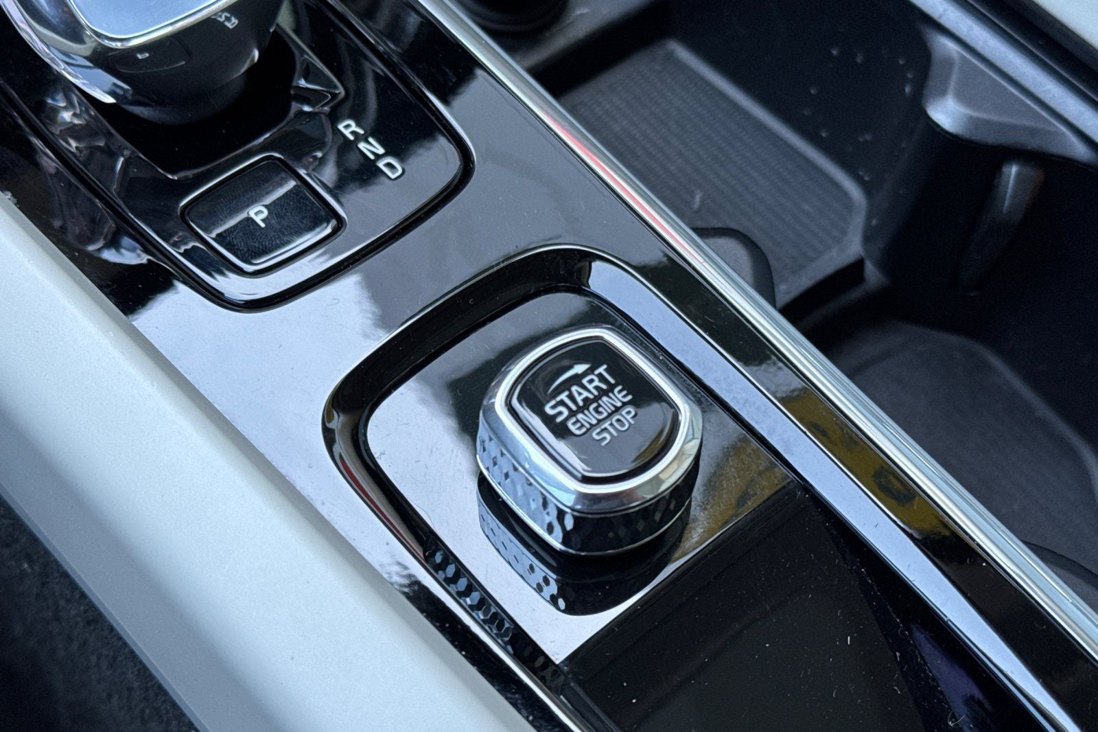 2023 Volvo XC60 B5 Ultimate Bright Theme