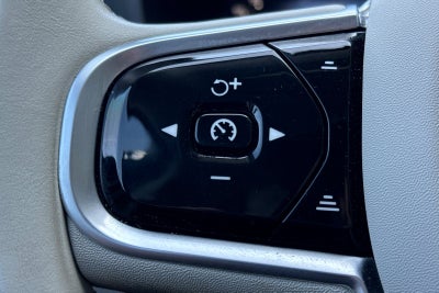 2023 Volvo XC60 B5 Ultimate Bright Theme