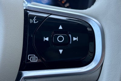 2023 Volvo XC60 B5 Ultimate Bright Theme