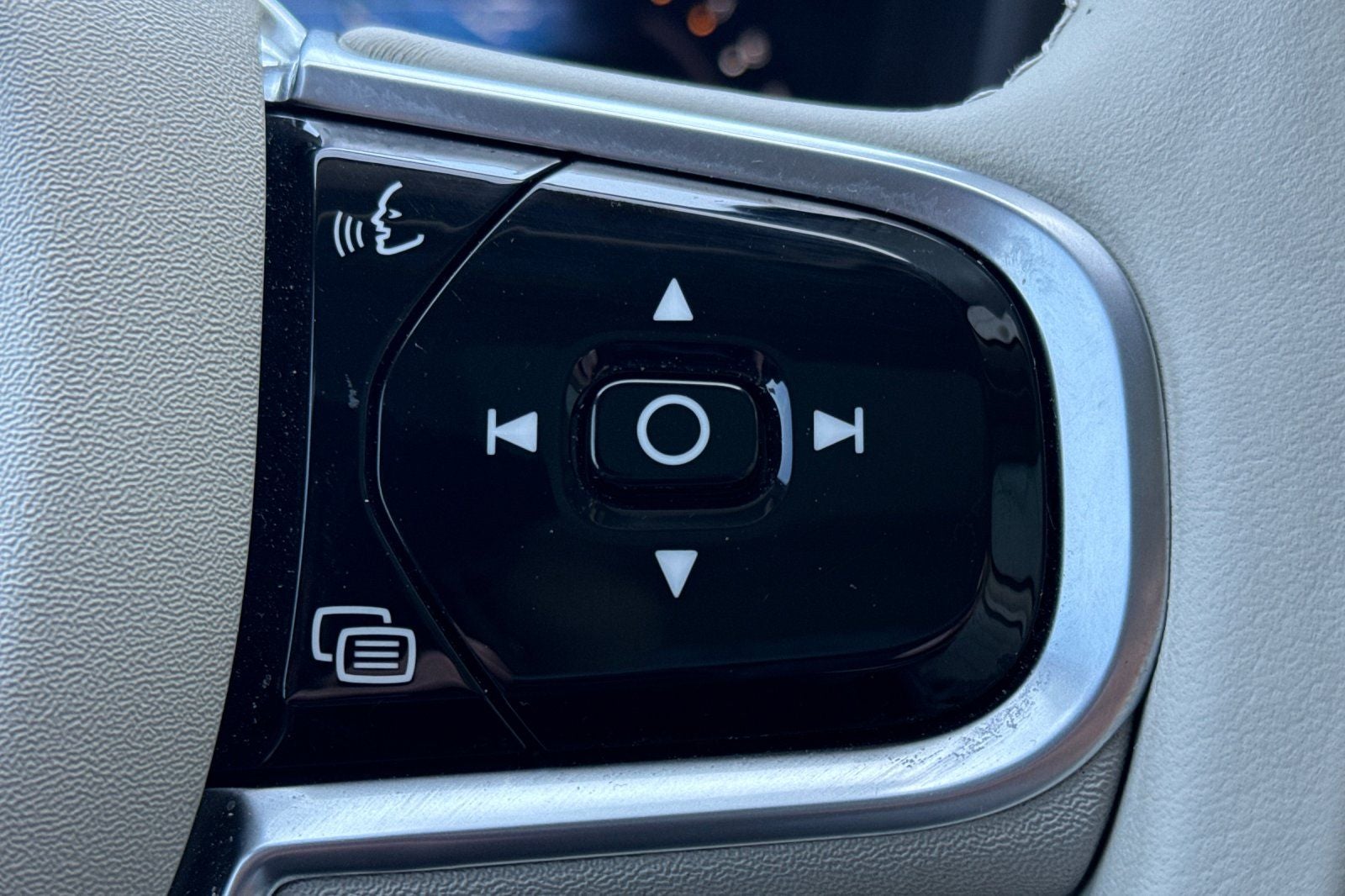 2023 Volvo XC60 B5 Ultimate Bright Theme