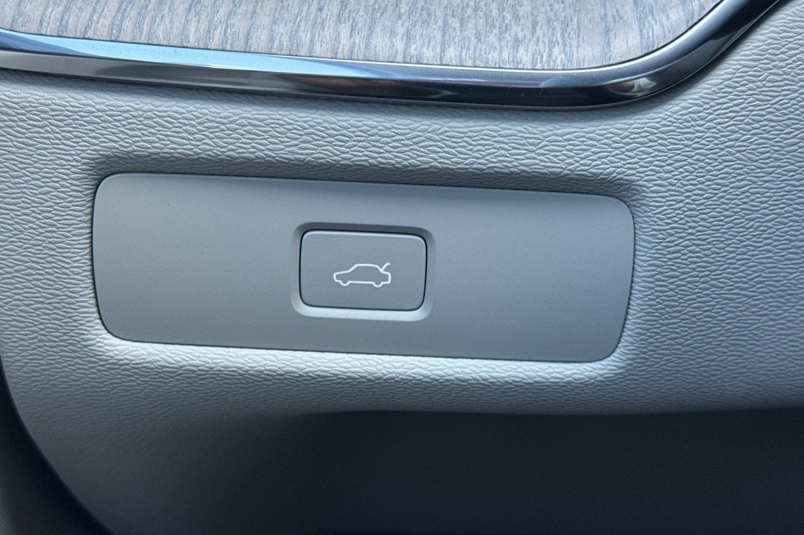 2023 Volvo XC60 B5 Ultimate Bright Theme