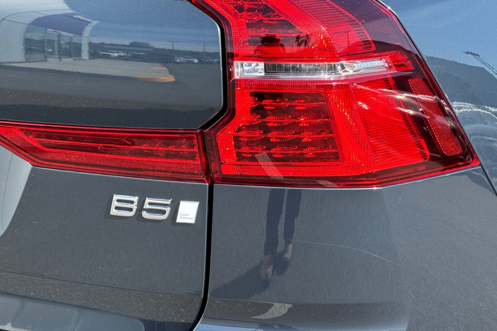 2023 Volvo XC60 B5 Ultimate Bright Theme