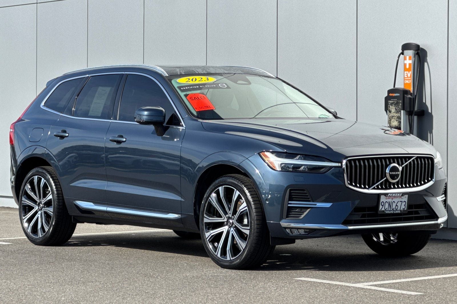 2023 Volvo XC60 B5 Ultimate Bright Theme