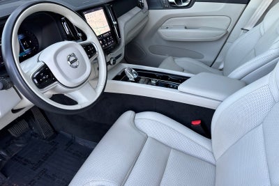 2023 Volvo XC60 B5 Ultimate Bright Theme