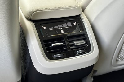 2023 Volvo XC60 B5 Ultimate Bright Theme