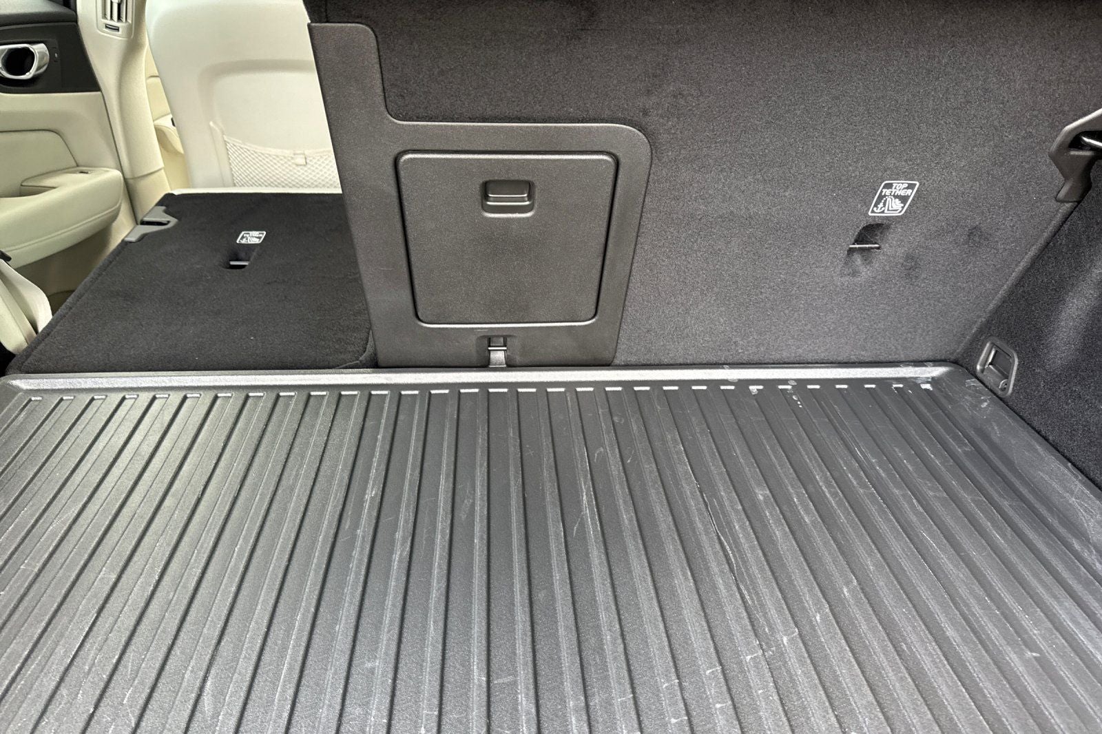 2023 Volvo XC60 B5 Ultimate Bright Theme