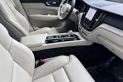 2023 Volvo XC60 B5 Ultimate Bright Theme