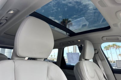 2023 Volvo XC60 B5 Ultimate Bright Theme