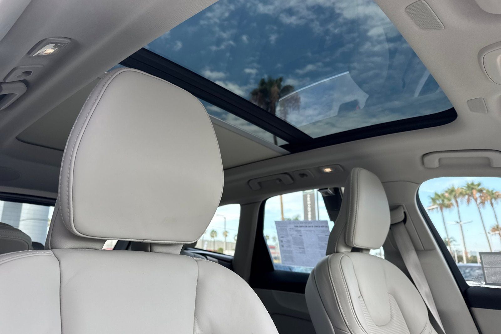 2023 Volvo XC60 B5 Ultimate Bright Theme