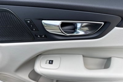 2023 Volvo XC60 B5 Ultimate Bright Theme