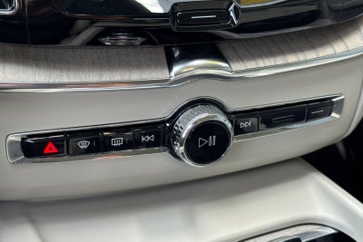 2023 Volvo XC60 B5 Ultimate Bright Theme