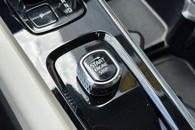 2023 Volvo XC60 B5 Ultimate Bright Theme