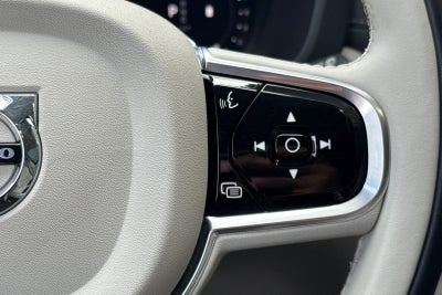 2023 Volvo XC60 B5 Ultimate Bright Theme