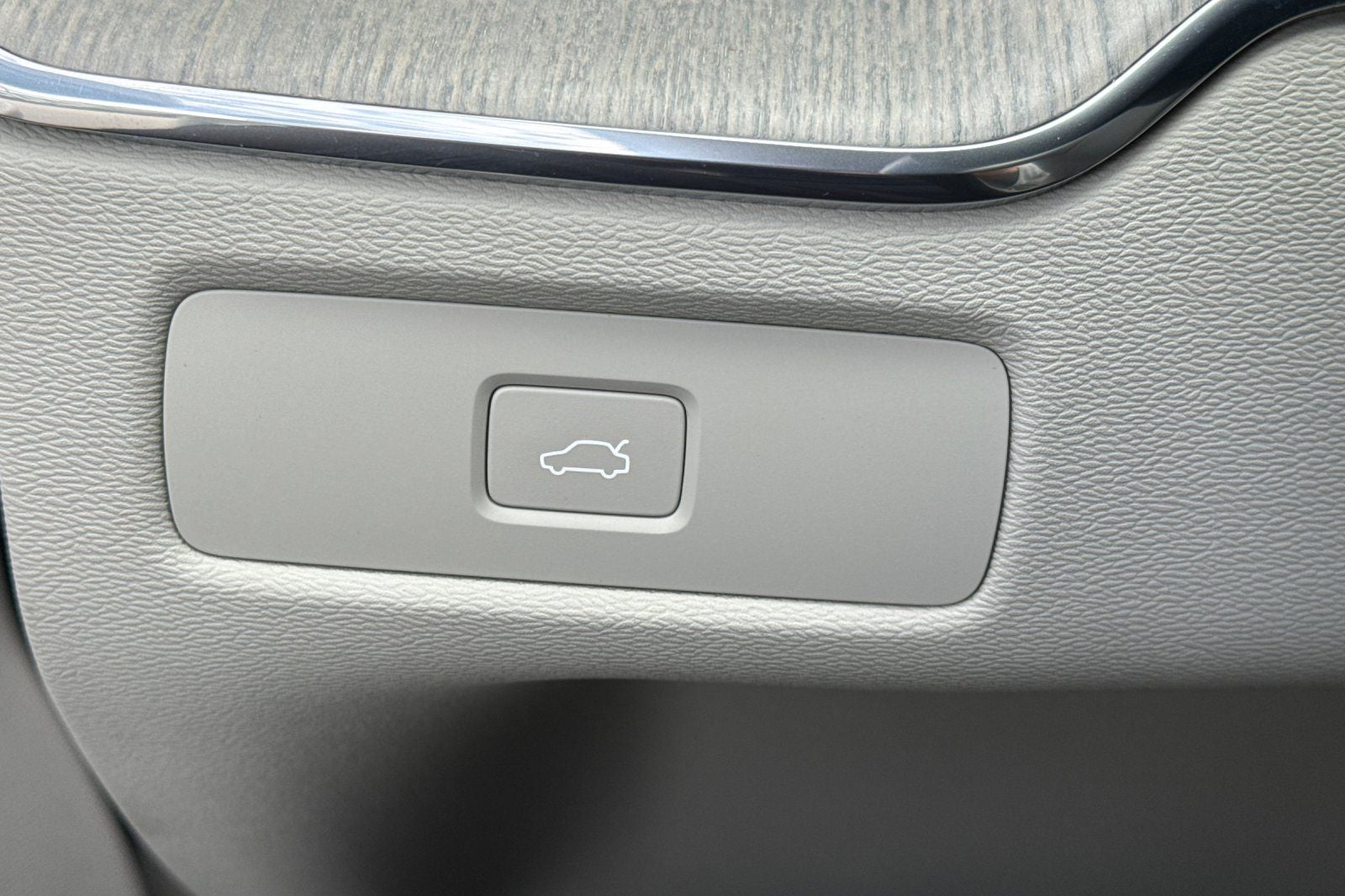 2023 Volvo XC60 B5 Ultimate Bright Theme