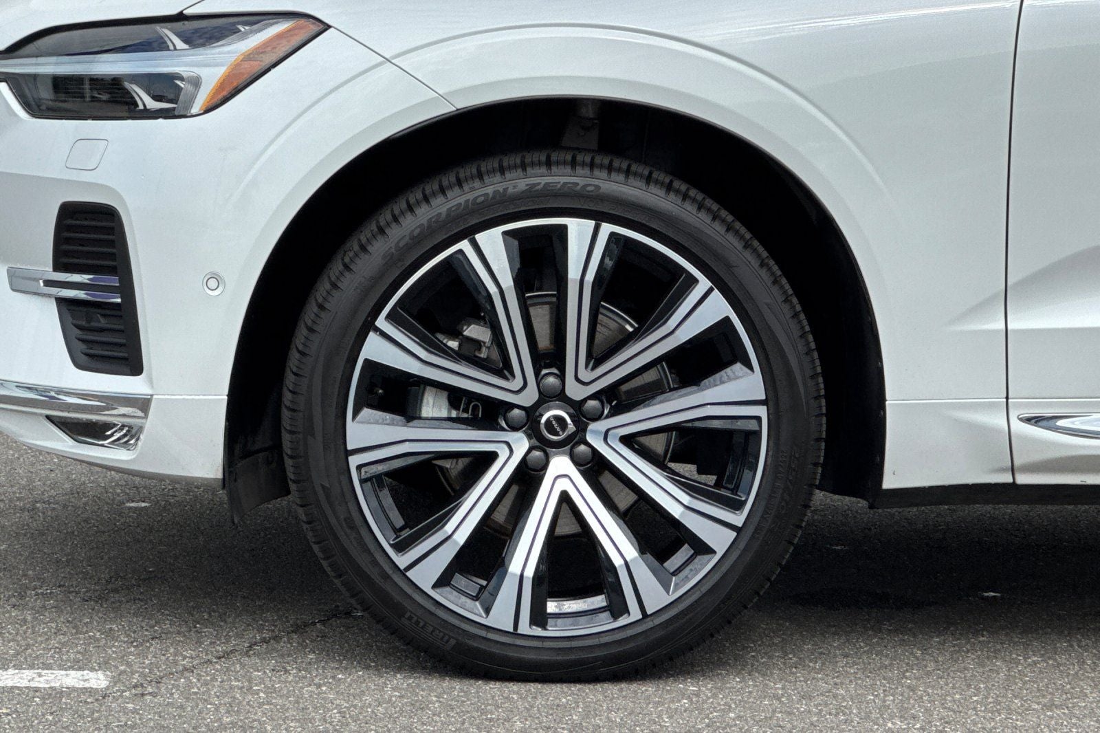 2023 Volvo XC60 B5 Ultimate Bright Theme