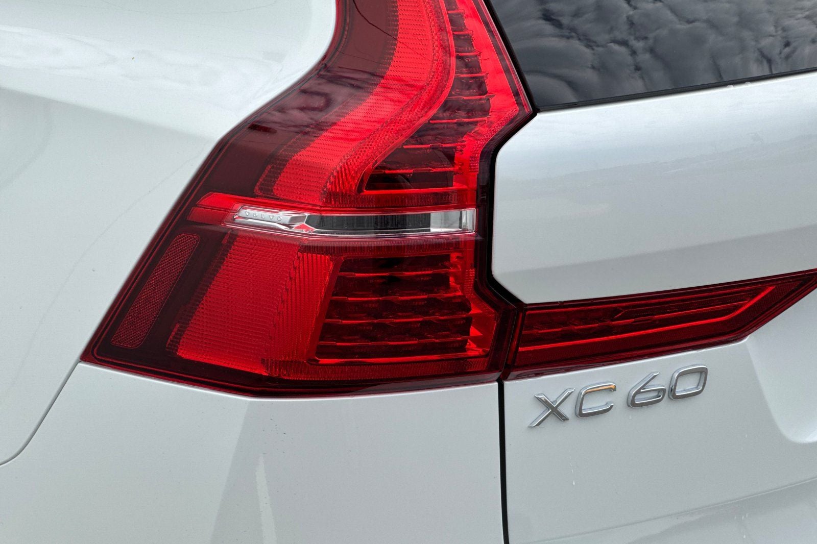 2023 Volvo XC60 B5 Ultimate Bright Theme