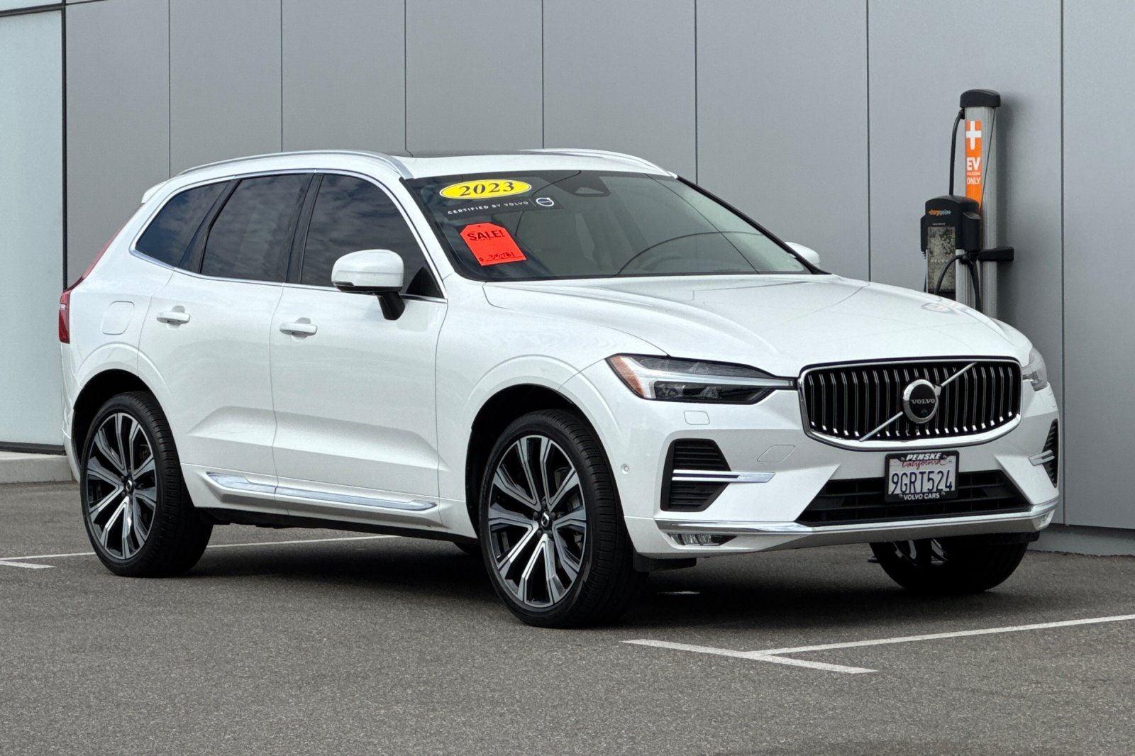 2023 Volvo XC60 B5 Ultimate Bright Theme