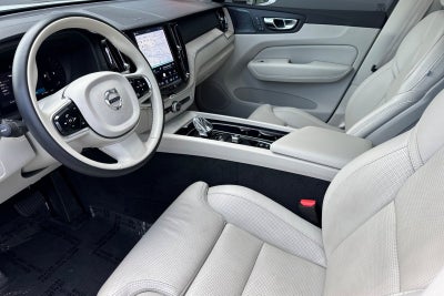 2023 Volvo XC60 B5 Ultimate Bright Theme