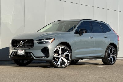 2023 Volvo XC60 B5 Ultimate Dark Theme