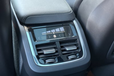 2023 Volvo XC60 B5 Ultimate Dark Theme