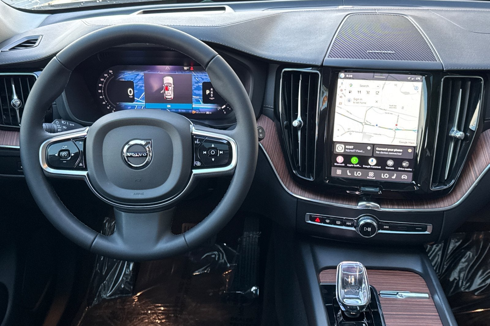 2023 Volvo XC60 B5 Ultimate Dark Theme