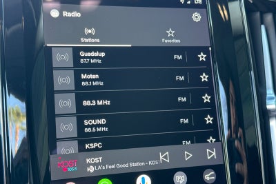 2023 Volvo XC60 B5 Ultimate Dark Theme