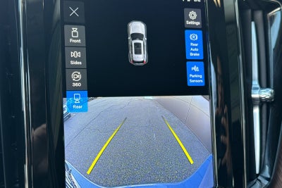 2023 Volvo XC60 B5 Ultimate Dark Theme