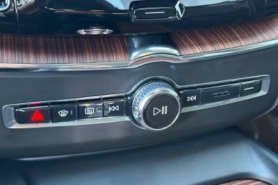 2023 Volvo XC60 B5 Ultimate Dark Theme