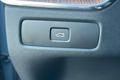 2023 Volvo XC60 B5 Ultimate Dark Theme