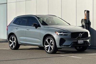 2023 Volvo XC60 B5 Ultimate Dark Theme