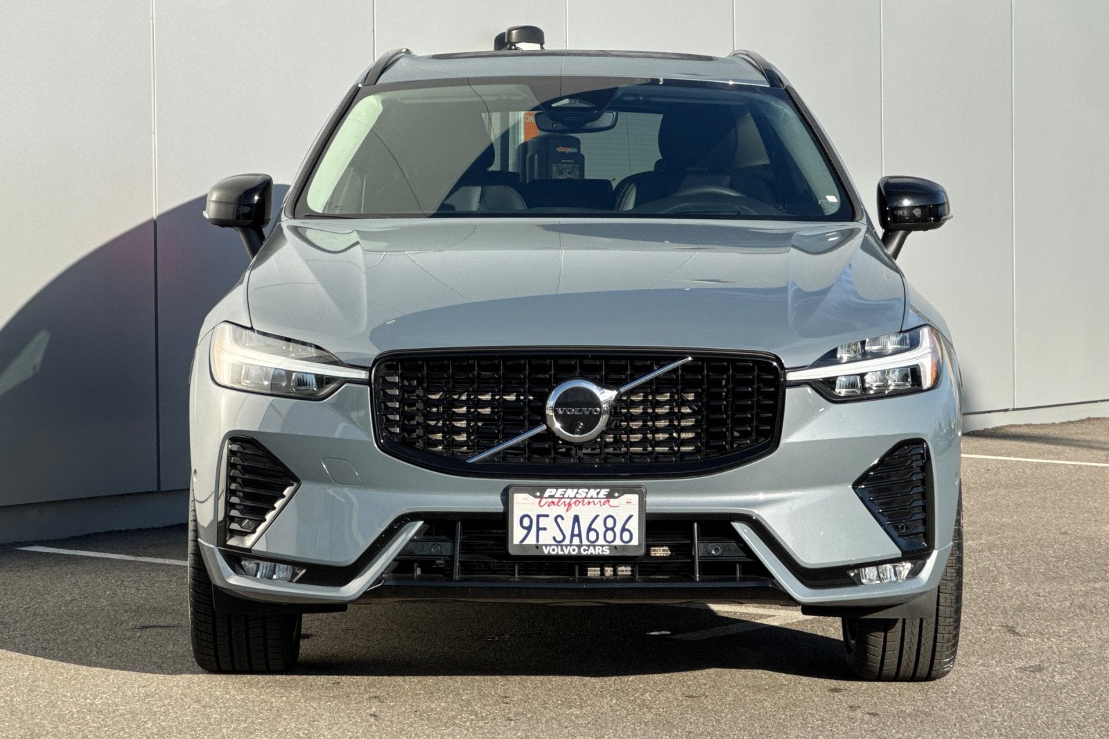2023 Volvo XC60 B5 Ultimate Dark Theme