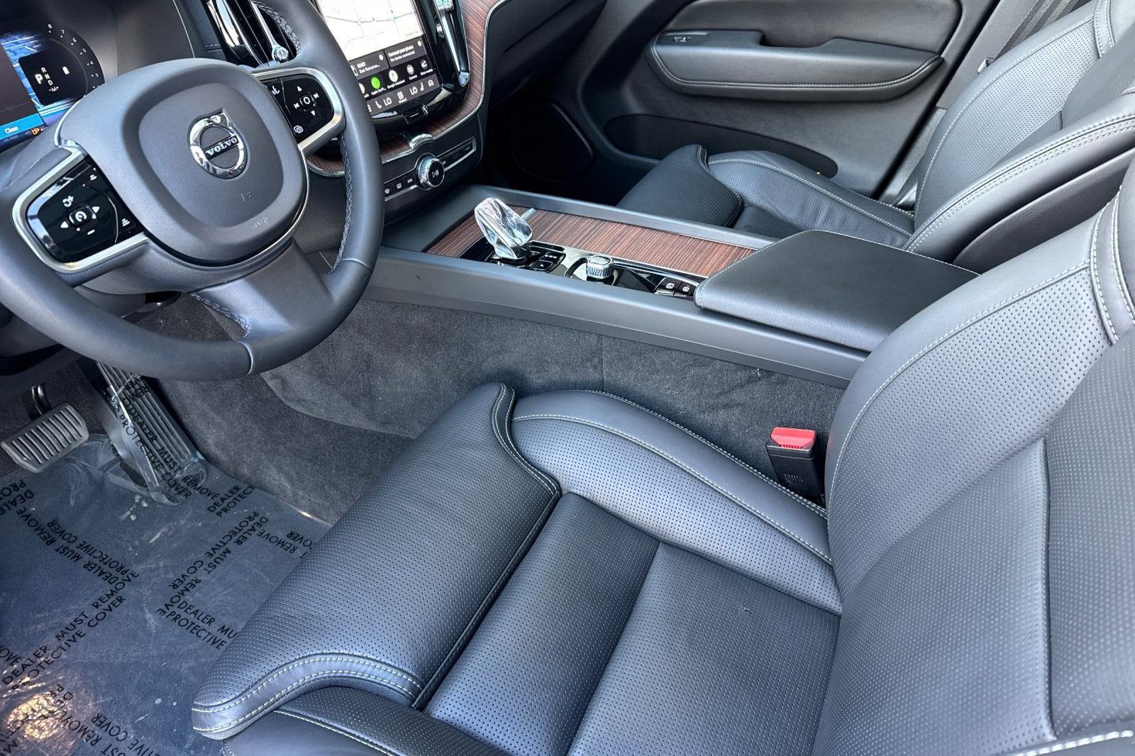 2023 Volvo XC60 B5 Ultimate Dark Theme