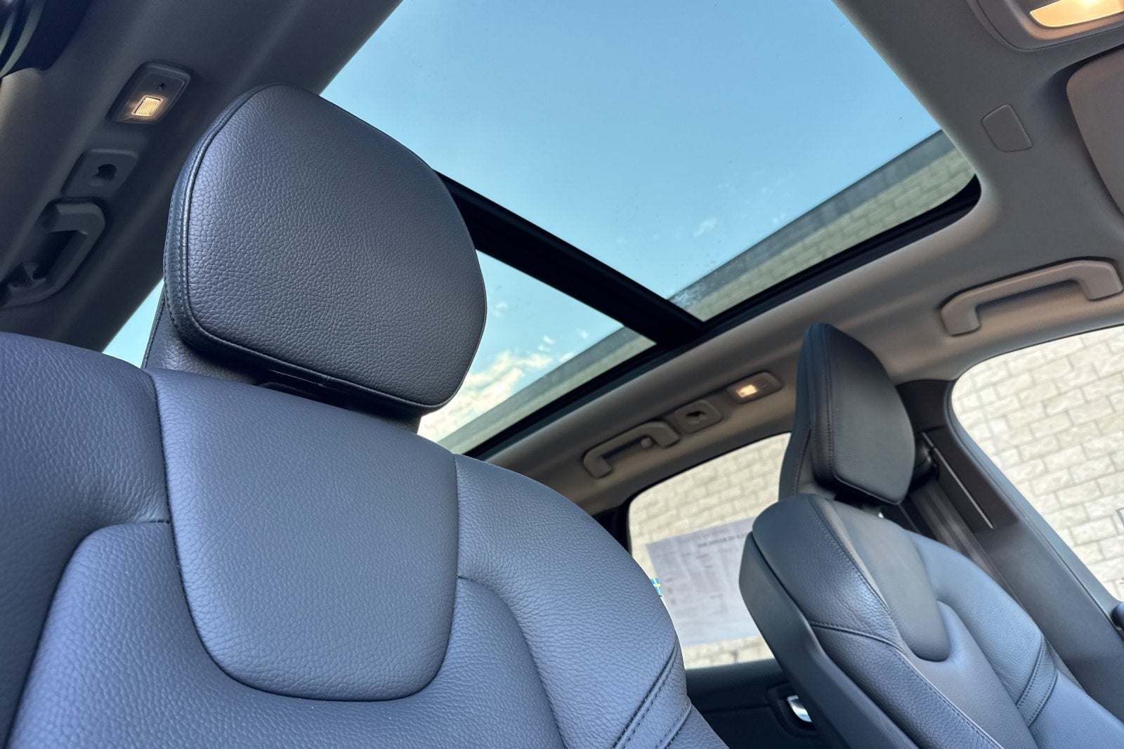 2023 Volvo XC60 B5 Plus Bright Theme