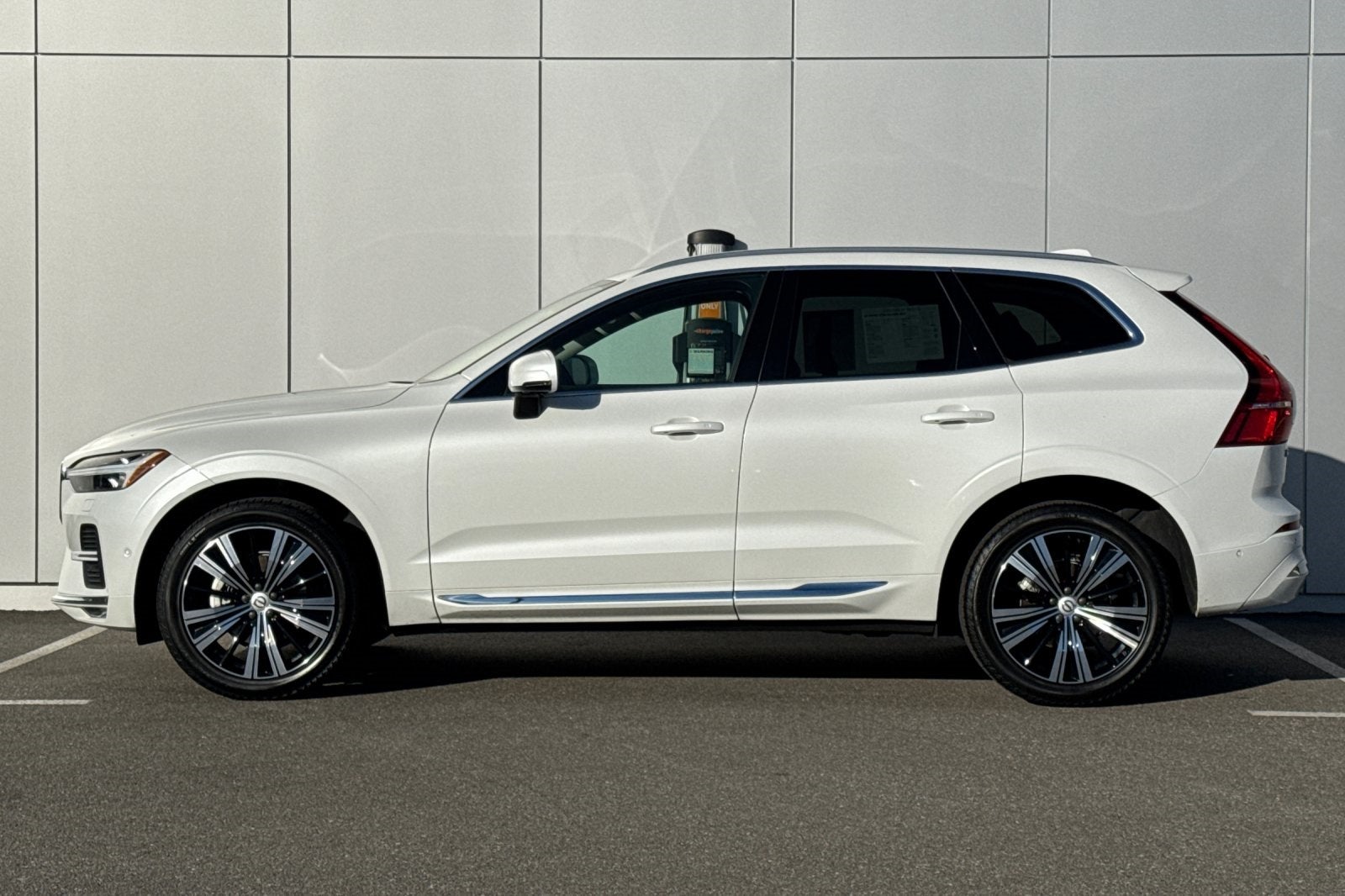 2023 Volvo XC60 B5 Plus Bright Theme