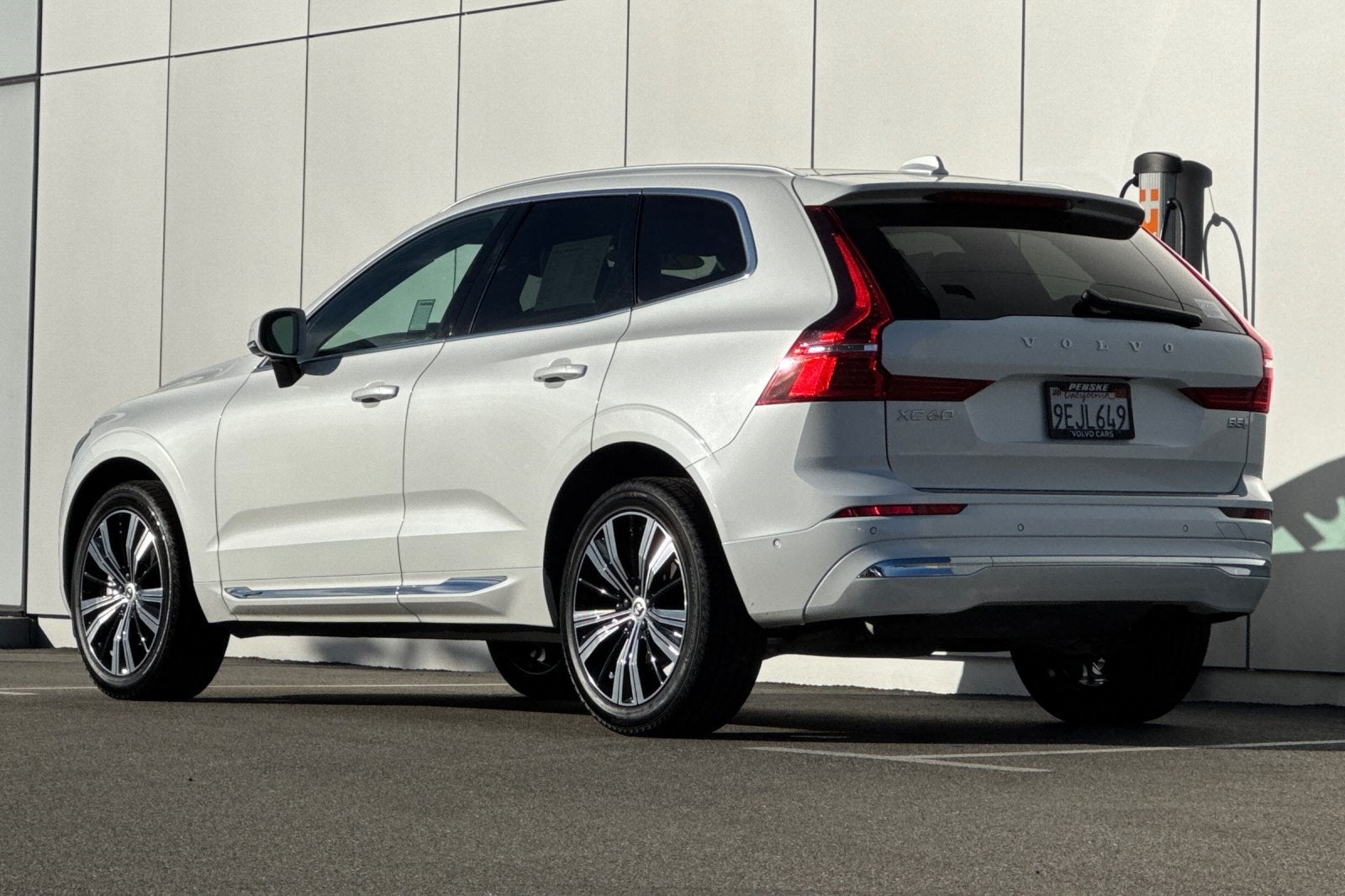 2023 Volvo XC60 B5 Plus Bright Theme