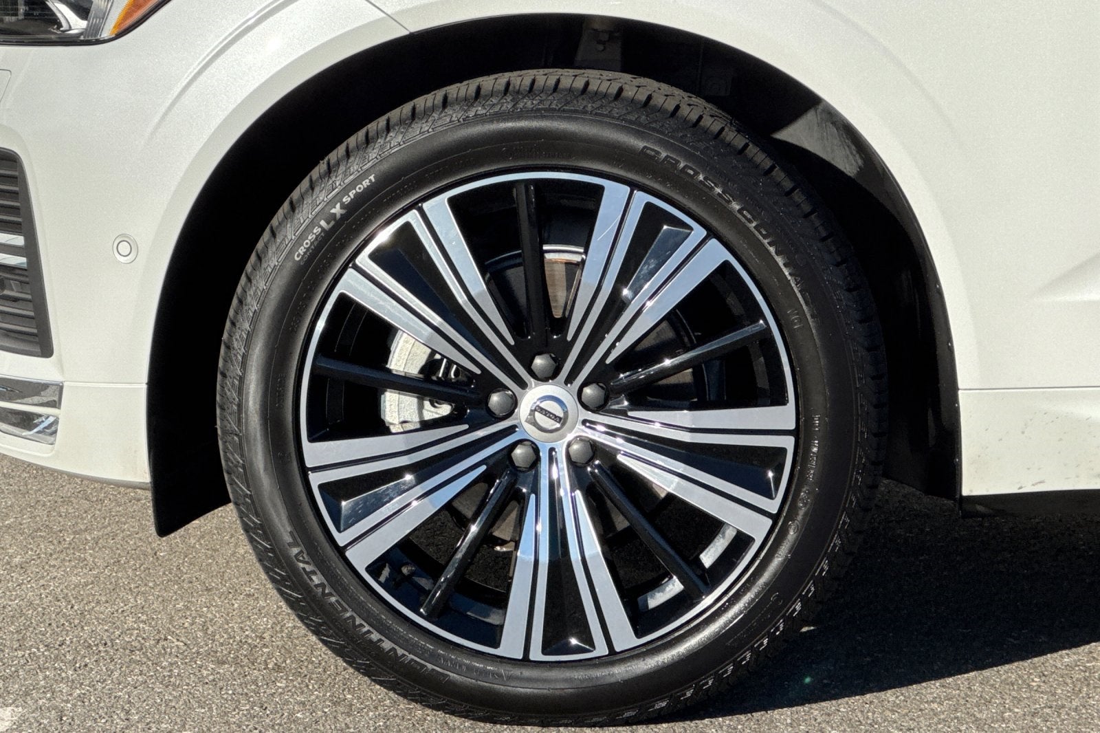 2023 Volvo XC60 B5 Plus Bright Theme