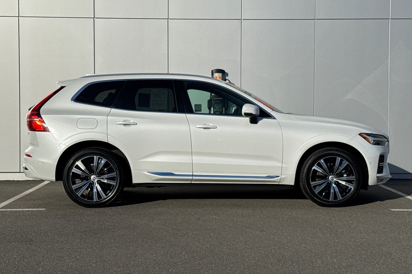 2023 Volvo XC60 B5 Plus Bright Theme