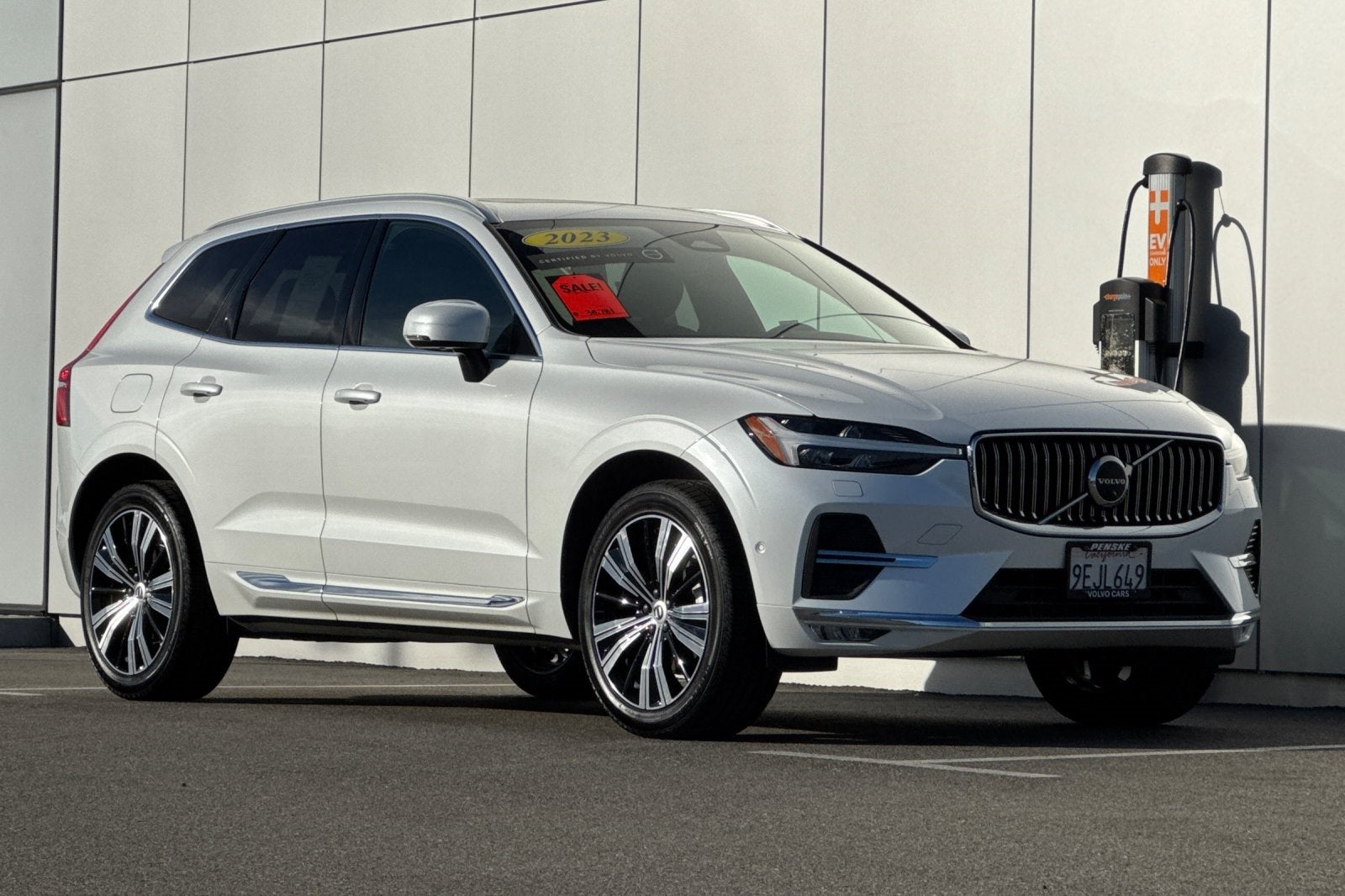 2023 Volvo XC60 B5 Plus Bright Theme