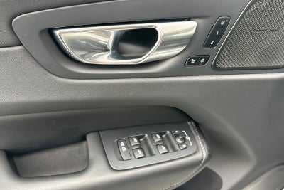 2023 Volvo XC60 B5 Ultimate Dark Theme