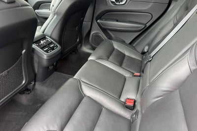 2023 Volvo XC60 B5 Ultimate Dark Theme