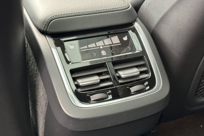 2023 Volvo XC60 B5 Ultimate Dark Theme