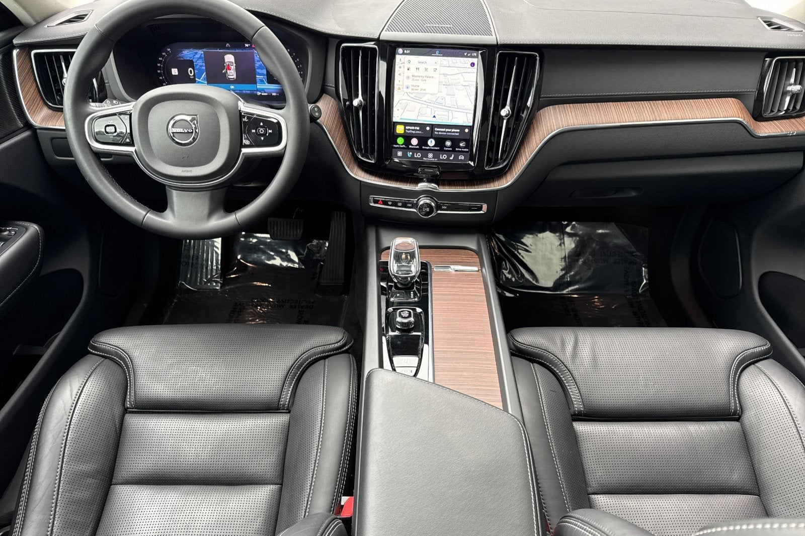 2023 Volvo XC60 B5 Ultimate Dark Theme