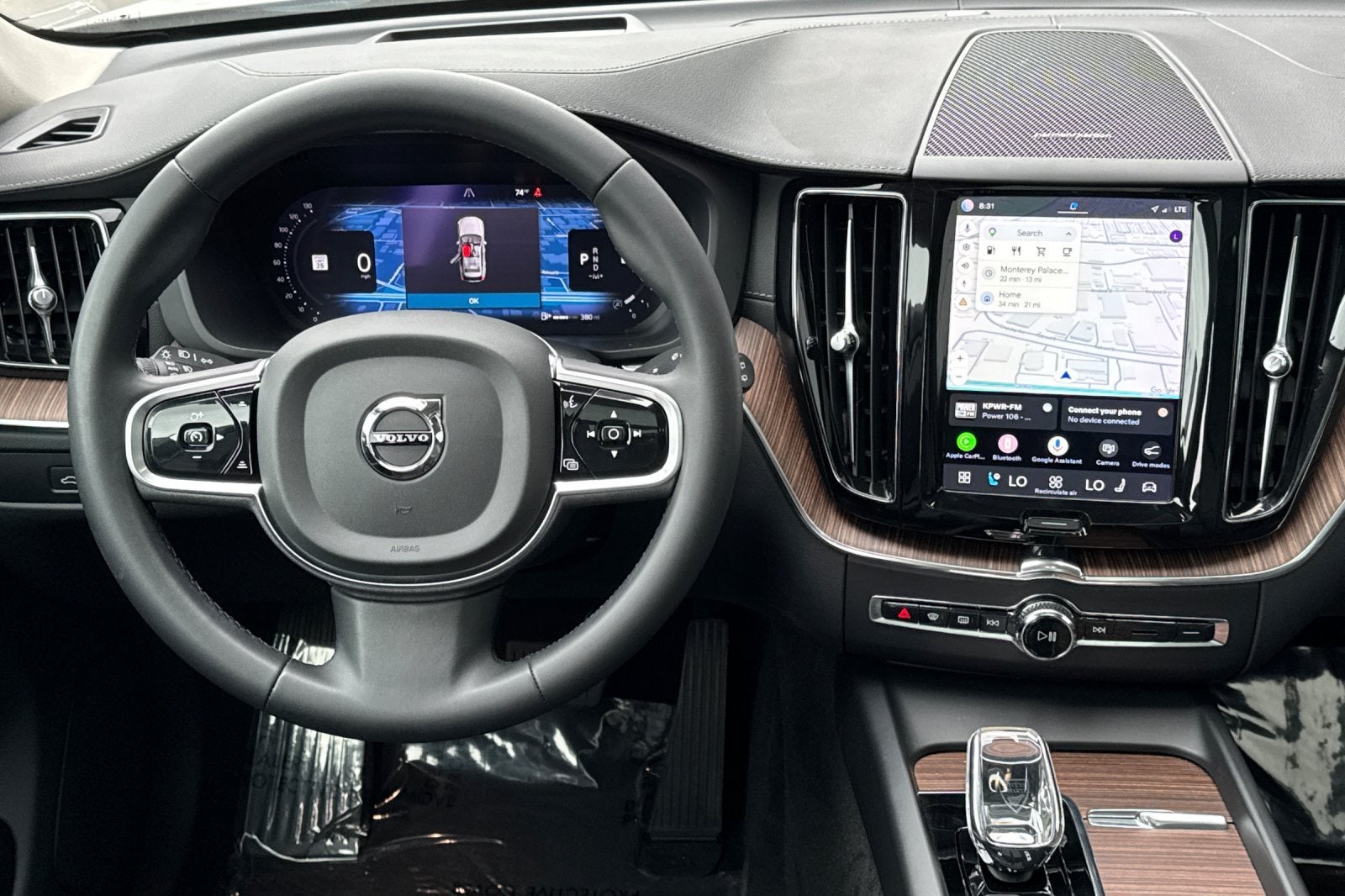 2023 Volvo XC60 B5 Ultimate Dark Theme