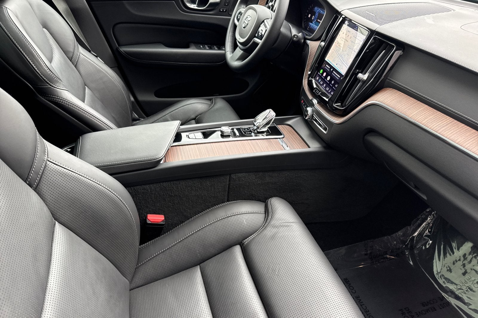2023 Volvo XC60 B5 Ultimate Dark Theme